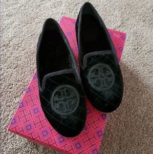 Tory Burch black slip on flats 6 logo loafers Billie